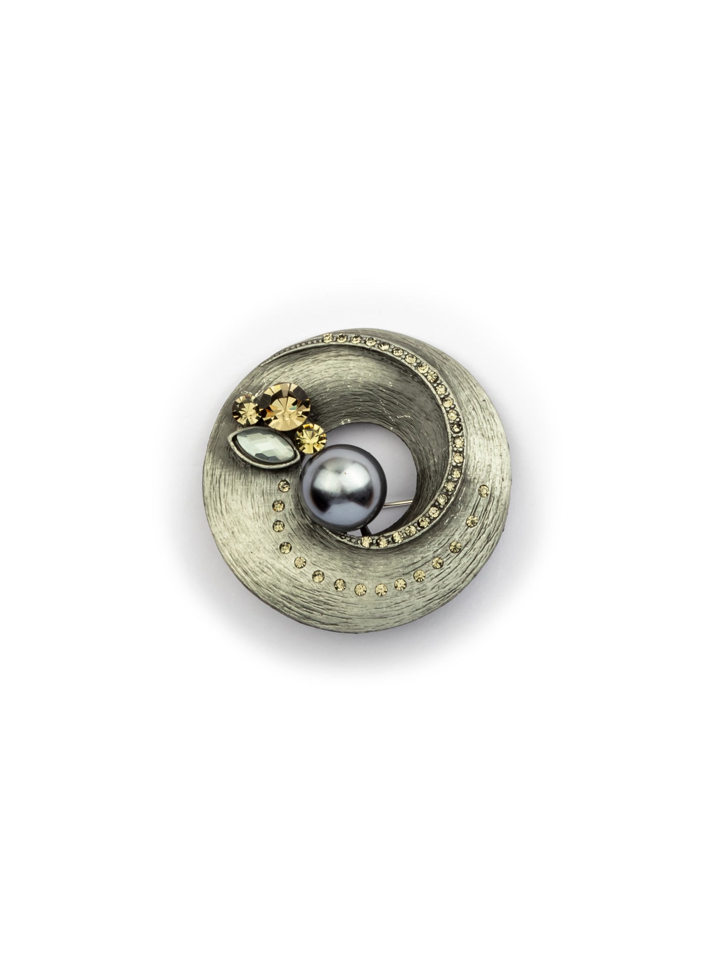 Circle pearl brooch